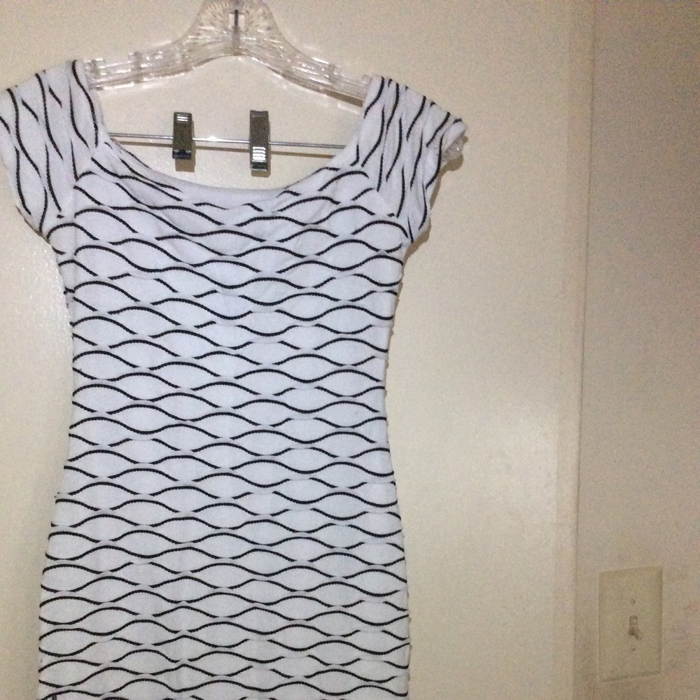 Black and white bodycon dress